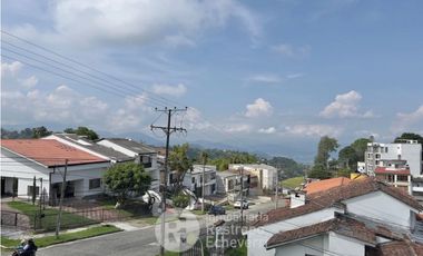 Casa esquinera en arriendo, barrio La Francia, Manizales