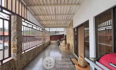 Casa esquinera en venta, Rincón Campestre, Chinchina