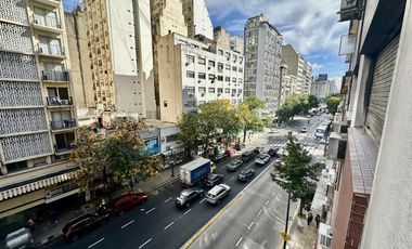 Muy lindo y luminoso depto de 2 amb. Se entrega sin muebles.