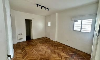 Muy lindo y luminoso depto de 2 amb. Se entrega sin muebles.