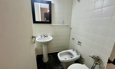 Muy lindo y luminoso depto de 2 amb. Se entrega sin muebles.