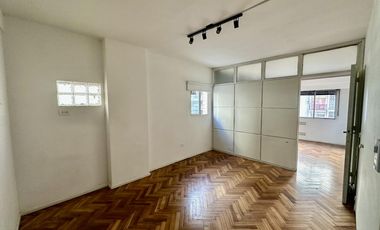 Muy lindo y luminoso depto de 2 amb. Se entrega sin muebles.