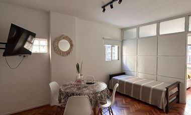 Muy lindo y luminoso depto de 2 amb. Se entrega sin muebles.