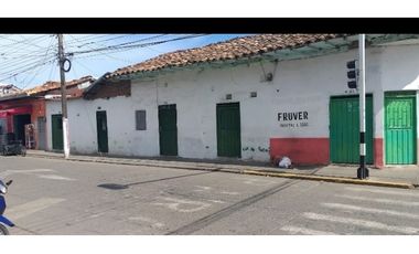 SE VENDE CASA EN CARTAGO COMERCIAL AREA 230 M2
