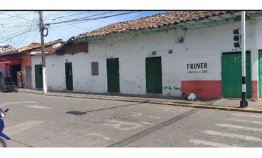 SE VENDE CASA EN CARTAGO COMERCIAL AREA 230 M2