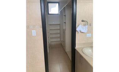 ALQUILER DE AMPLIO Y ELEGANTE APARTAMENTO EN COSTA DEL ESTE.