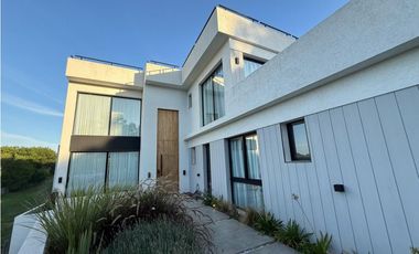 CASA COSTA ESMERALDA - SENDEROS III 411 - VENTA