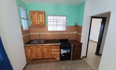 Casa tipo P.H. 4 amb. Barrio Pinos de Anchorena. Cel 223542----