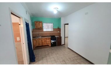 Casa tipo P.H. 4 amb. Barrio Pinos de Anchorena. Cel 223542----