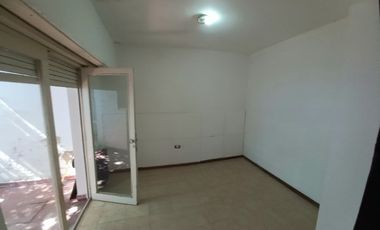 Casa tipo P.H. 4 amb. Barrio Pinos de Anchorena. Cel 223542----