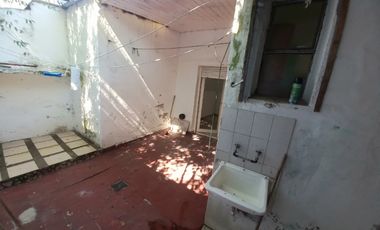 Casa tipo P.H. 4 amb. Barrio Pinos de Anchorena. Cel 223542----