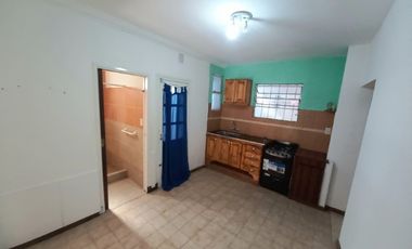 Casa tipo P.H. 4 amb. Barrio Pinos de Anchorena. Cel 223542----