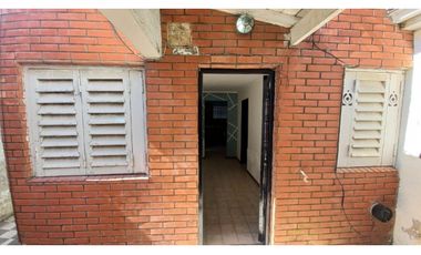 Casa tipo P.H. 4 amb. Barrio Pinos de Anchorena. Cel 223542----