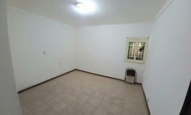 Casa tipo P.H. 4 amb. Barrio Pinos de Anchorena. Cel 223542----