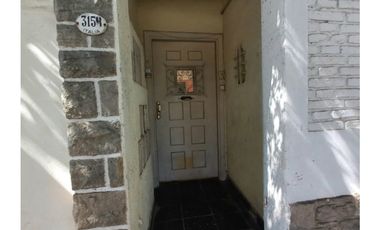 Casa tipo P.H. 4 amb. Barrio Pinos de Anchorena. Cel 223542----