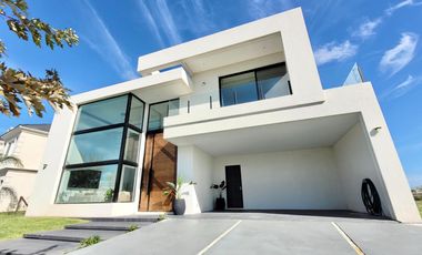 VENTA CASA 6 AMB A LA LAGUNA PUERTOS BARRIO COSTAS
