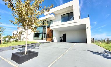 VENTA CASA 6 AMB A LA LAGUNA PUERTOS BARRIO COSTAS