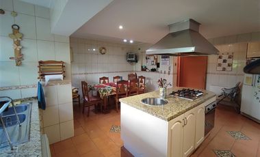 Casa en Venta en Via Regina / Monseñor Edwards