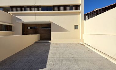 CASA MODERNA EN VENTA, 3 RECÁMARAS, 2.5 BAÑOS, COCHERA PARA 2 AUTOS