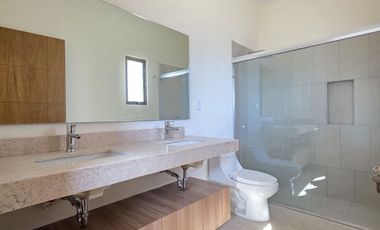 CASA MODERNA EN VENTA, 3 RECÁMARAS, 2.5 BAÑOS, COCHERA PARA 2 AUTOS
