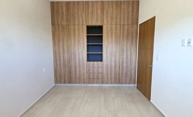 CASA MODERNA EN VENTA, 3 RECÁMARAS, 2.5 BAÑOS, COCHERA PARA 2 AUTOS