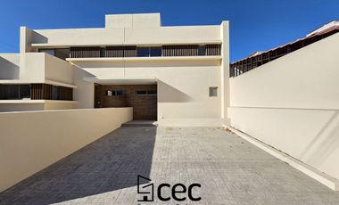 CASA MODERNA EN VENTA, 3 RECÁMARAS, 2.5 BAÑOS, COCHERA PARA 2 AUTOS