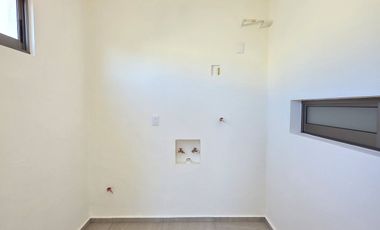 CASA MODERNA EN VENTA, 3 RECÁMARAS, 2.5 BAÑOS, COCHERA PARA 2 AUTOS