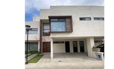 Casa en Renta en Privada con Roof Garden y Diseño Moderno  ¡Tu Nuevo Hogar Te Espera!e
