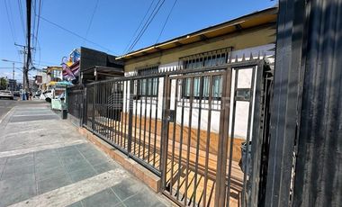 Casa en Venta en Avenida Angamos