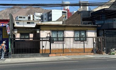 Casa en Venta en Avenida Angamos