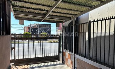 Casa en Venta en Avenida Angamos