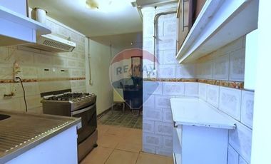 Casa con excelente ubicación/ Av. Santa Isabel