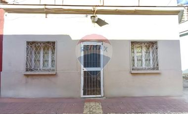 Casa con excelente ubicación/ Av. Santa Isabel