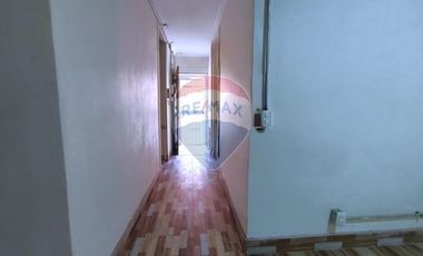 Casa con excelente ubicación/ Av. Santa Isabel