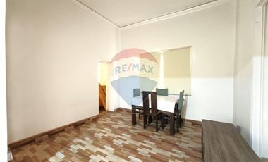 Casa con excelente ubicación/ Av. Santa Isabel