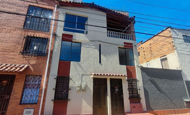 ARRIENDO de CASAS en SABANETA