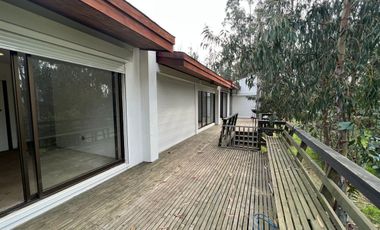 Parcela con moderna casa en Portal San Juan