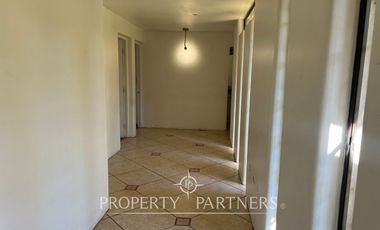 Parcela con moderna casa en Portal San Juan