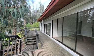 Parcela con moderna casa en Portal San Juan
