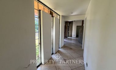 Parcela con moderna casa en Portal San Juan