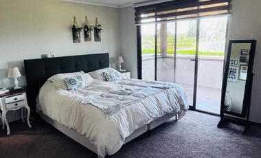 Casa en excelente estado en condominio seguro cercano a colegios