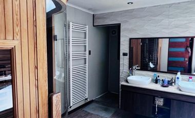 Casa en excelente estado en condominio seguro cercano a colegios
