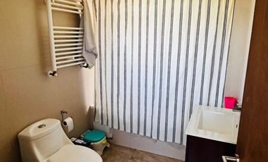 Casa en excelente estado en condominio seguro cercano a colegios