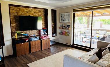 Casa en excelente estado en condominio seguro cercano a colegios