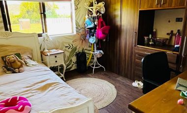 Casa en excelente estado en condominio seguro cercano a colegios