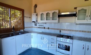 Se vende casa más cabaña, excelente vista al lago Villarrica.