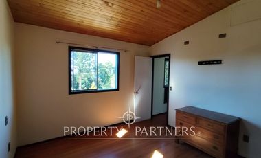 Se vende casa más cabaña, excelente vista al lago Villarrica.