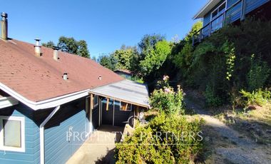 Se vende casa más cabaña, excelente vista al lago Villarrica.