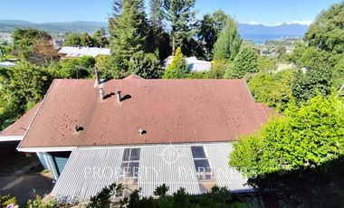 Se vende casa más cabaña, excelente vista al lago Villarrica.