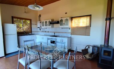 Se vende casa más cabaña, excelente vista al lago Villarrica.